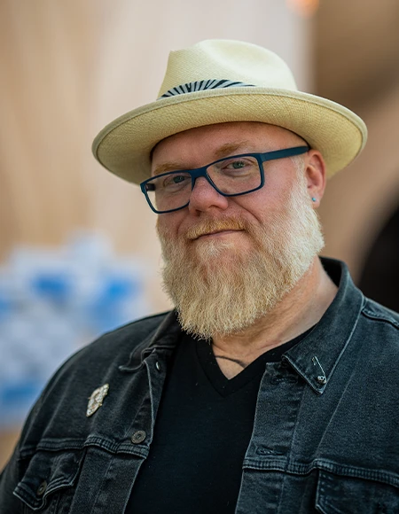 >Kevin Mills